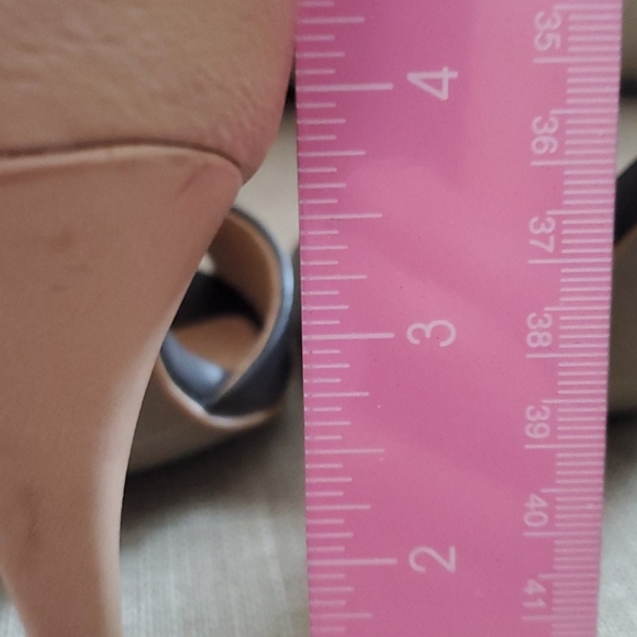 Heels - Picture 4 of 4